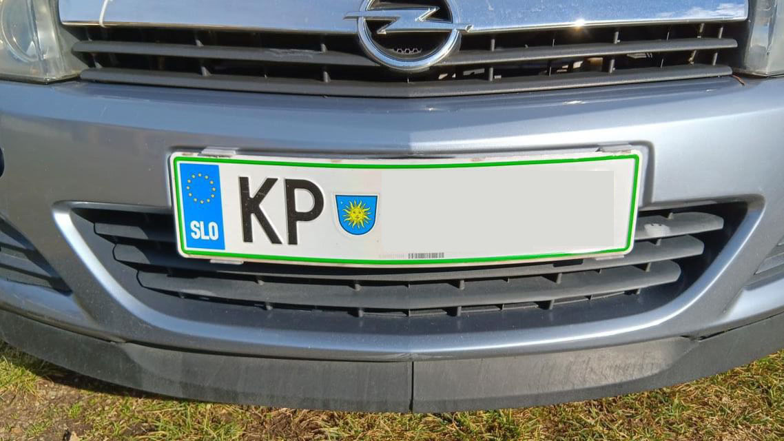 Nosilec pritrdi.me na avtomobilu stranke