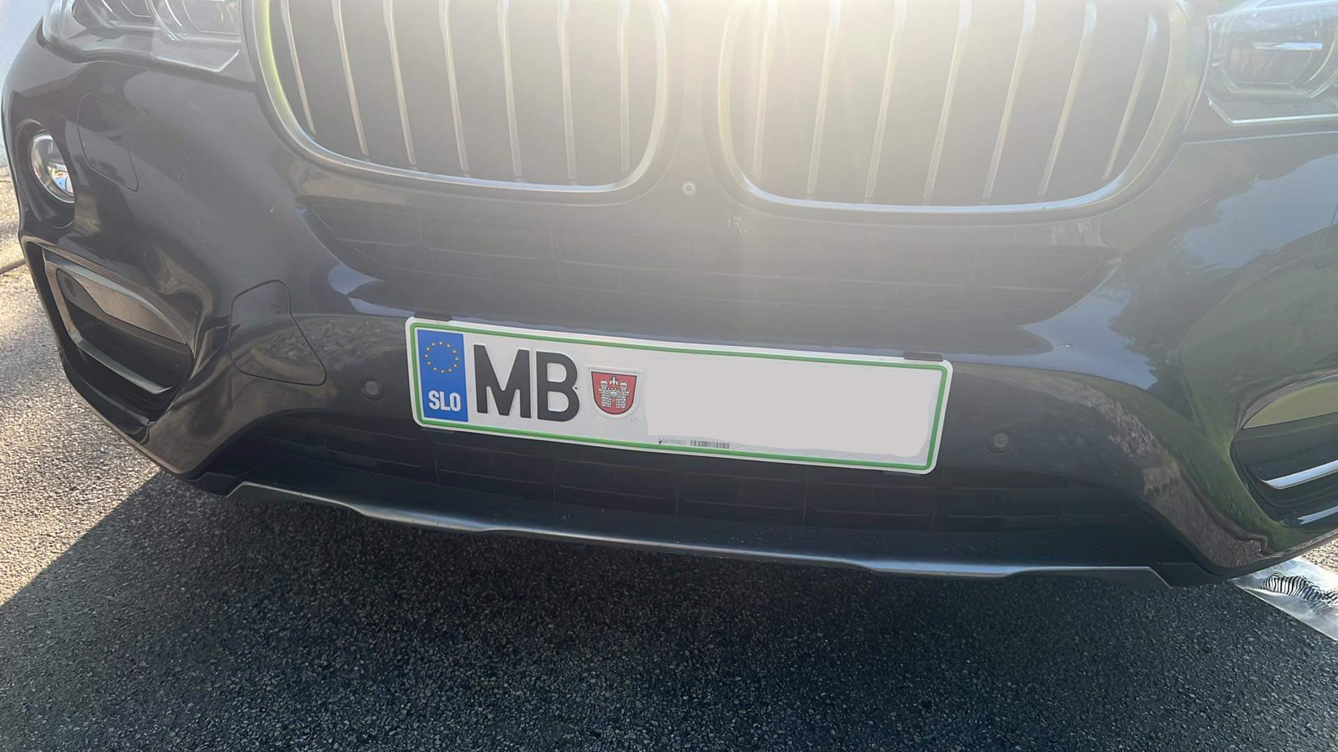 Nosilec pritrdi.me na avtomobilu stranke