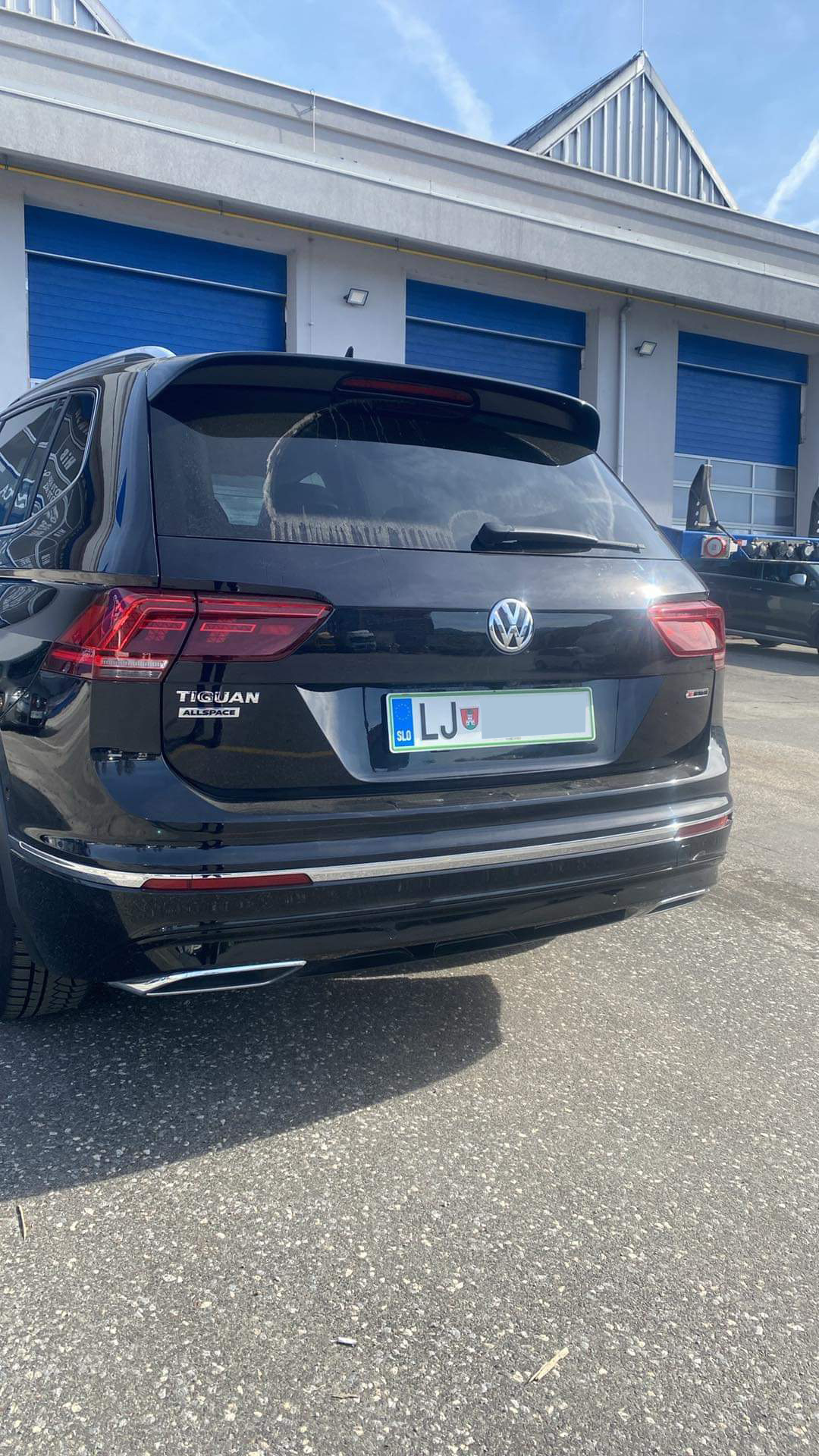Nosilec pritrdi.me na avtomobilu stranke