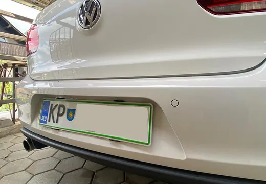 Volkswagen z nosilcem tablice Pritrdi.me